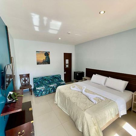 Little Rock Cebu Lapu-Lapu City Exterior foto