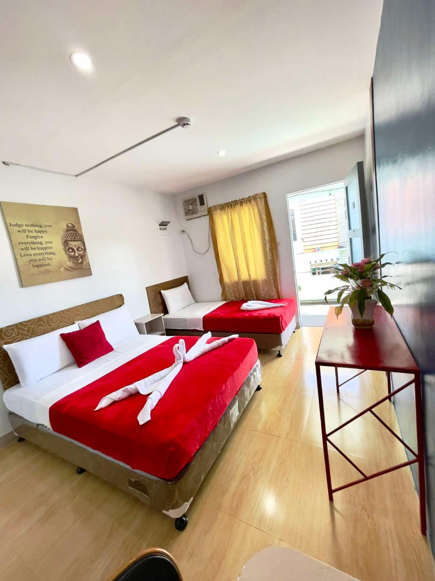 Little Rock Cebu Lapu-Lapu City Exterior foto